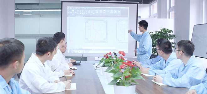 以客戶為中心，達(dá)到并超越顧客的要求